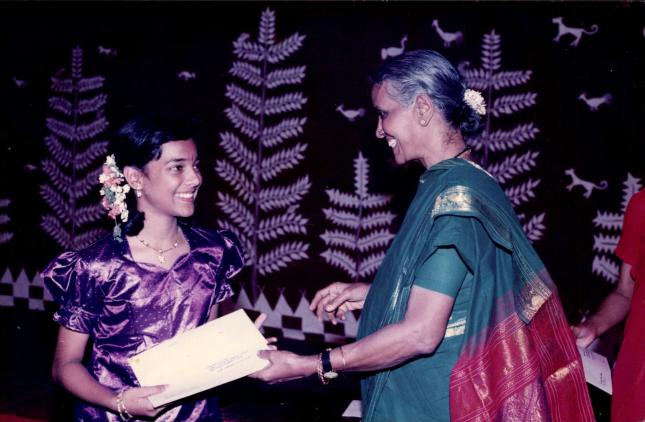 receiving-prize-from-smt-mani-krishnaswami